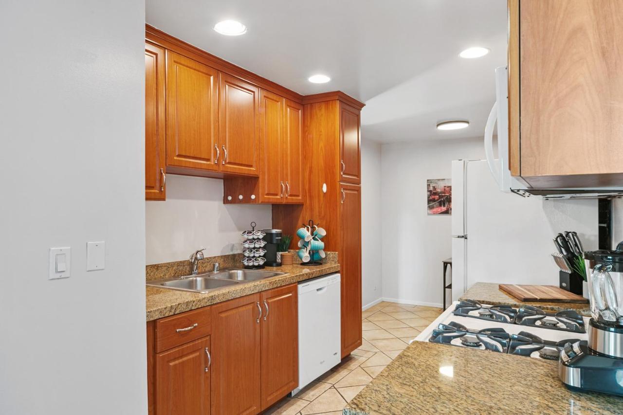 Beverly Hills Chic 2 Bed 2bath With Patio And Parking 309 Aparthotel